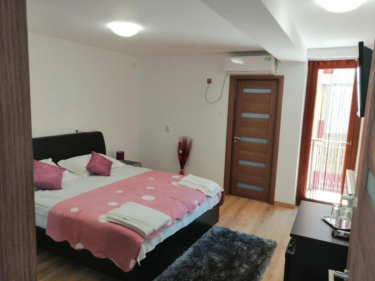 Casa Gabi'S Hotel Orsova Luaran gambar