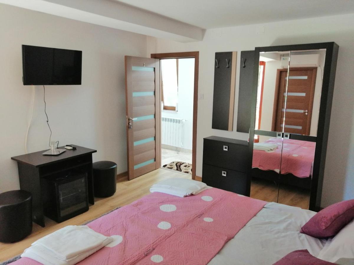 Casa Gabi'S Hotel Orsova Luaran gambar