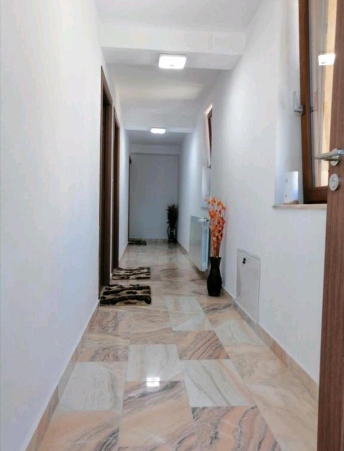Casa Gabi'S Hotel Orsova Luaran gambar